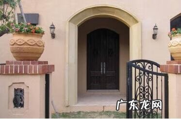 家里大门上面有个半圆好不好 入户门半圆门头对风水好不好