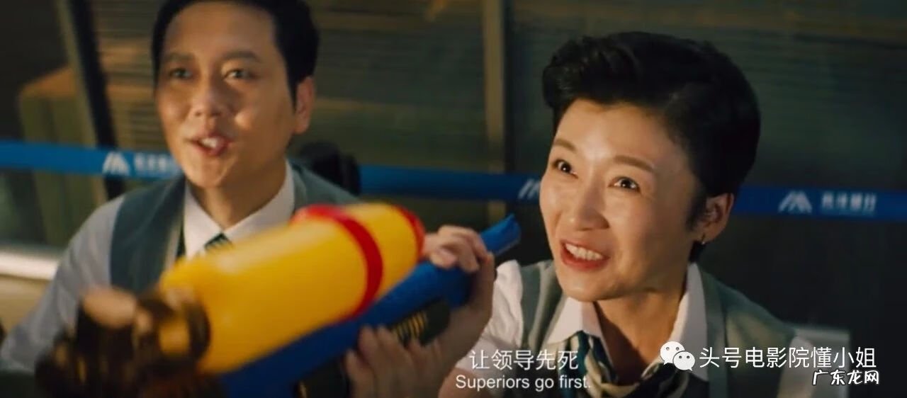 劫匪抢劫银行 严谨扮演银行劫匪