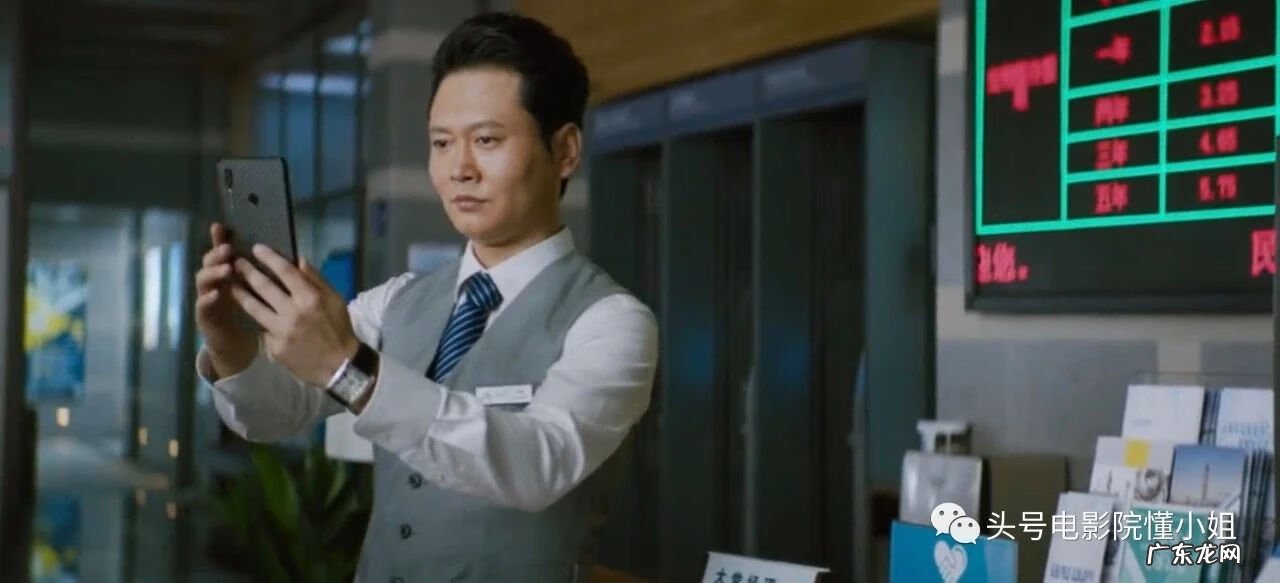 劫匪抢劫银行 严谨扮演银行劫匪