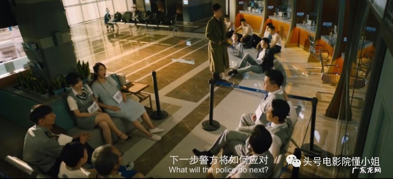 劫匪抢劫银行 严谨扮演银行劫匪