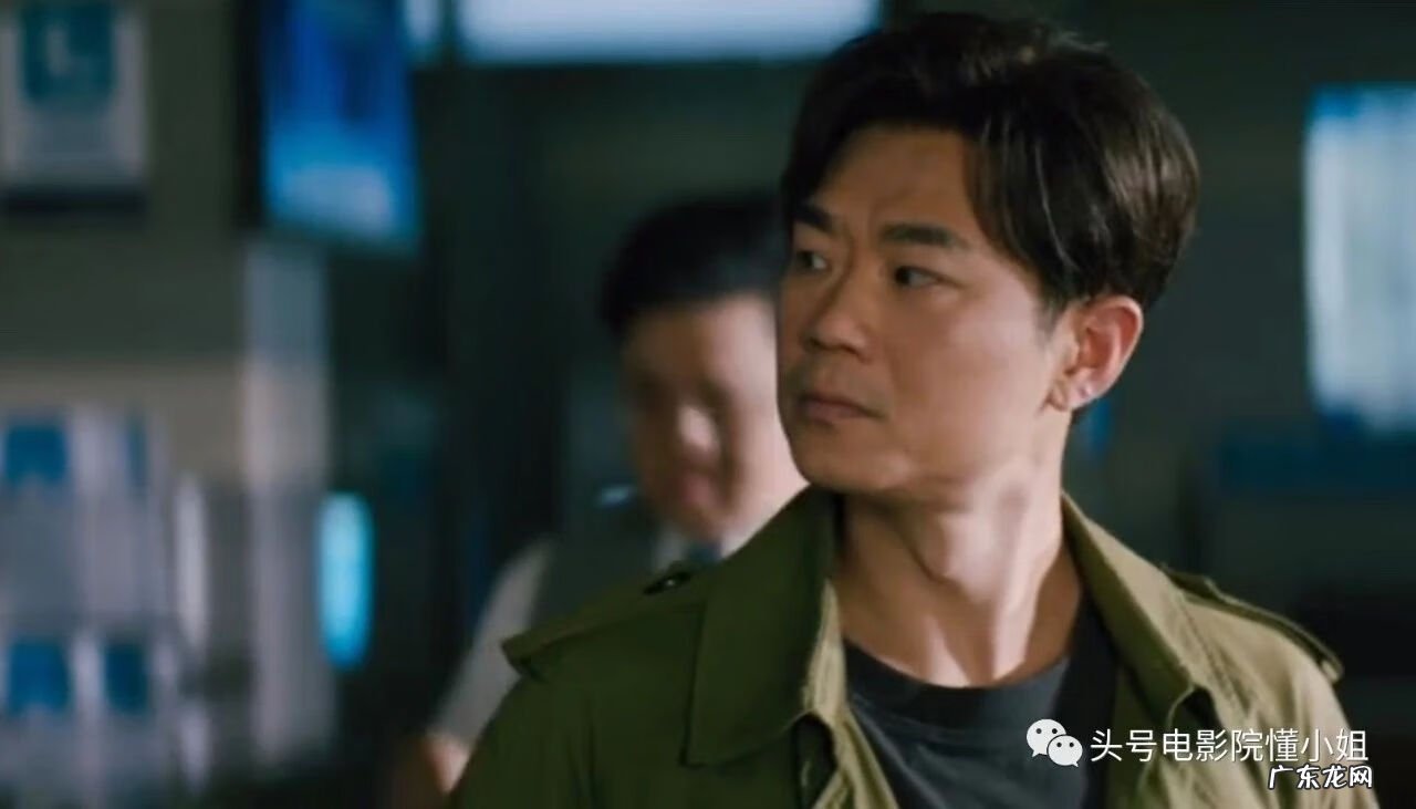 劫匪抢劫银行 严谨扮演银行劫匪