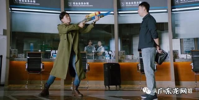 劫匪抢劫银行 严谨扮演银行劫匪