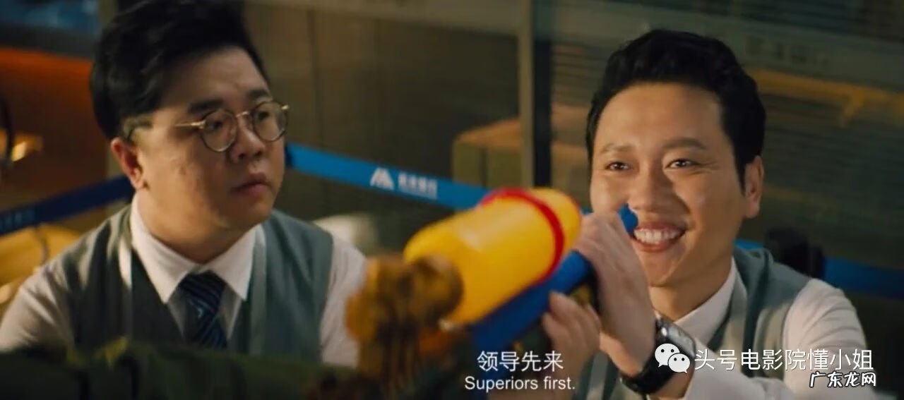 劫匪抢劫银行 严谨扮演银行劫匪