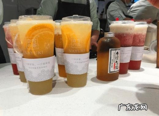 记者卧底奈雪的茶:蟑螂乱爬 店员:没事,不用管它 记者卧底奈雪的茶:蟑螂乱爬8