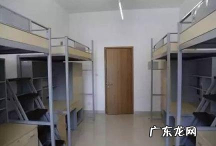 四个人的宿舍哪个床位好 四个人的宿舍哪个床位好些
