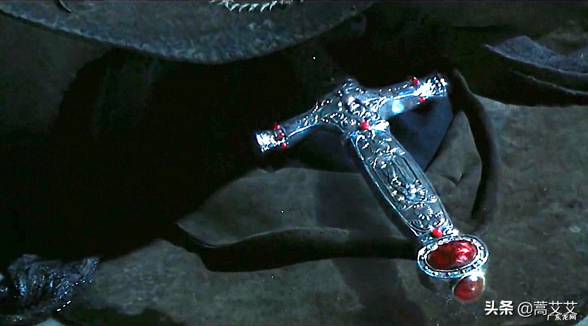 格兰芬多宝剑叫什么名字 格兰芬多宝剑最后去哪了