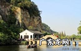 雨中漫步的心情说说短句 一个人在雨中散步的说说心情