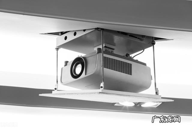 迷你投影仪怎么连接手机 投影仪怎么连hdmi