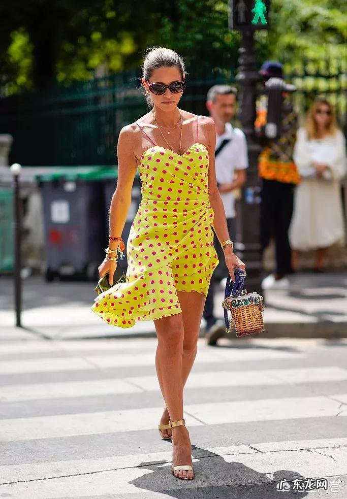 你觉得什么样的糖果色服装拍照好看？