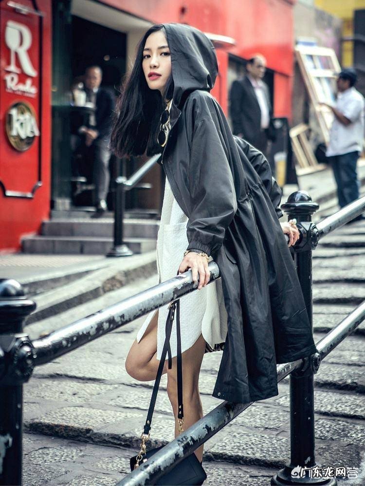 怎样搭有帽子的风衣？