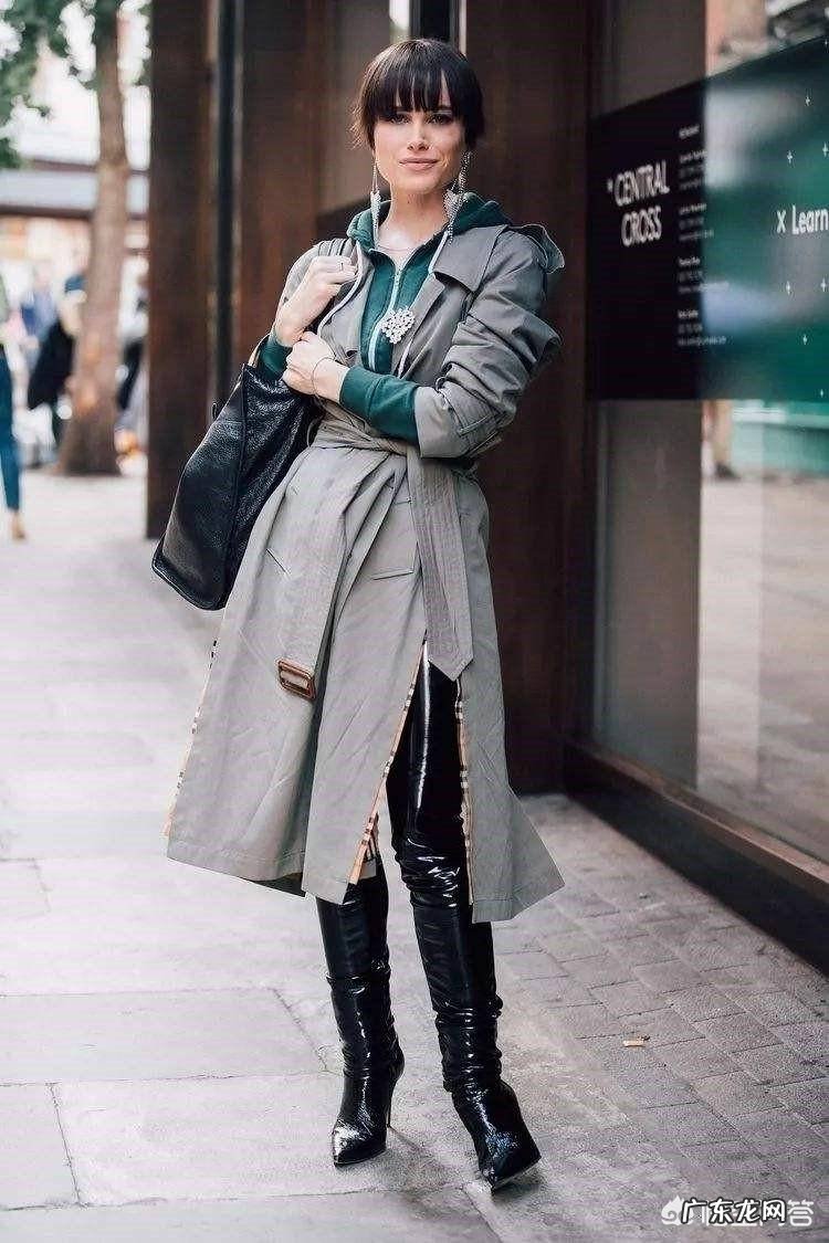 怎样搭有帽子的风衣？