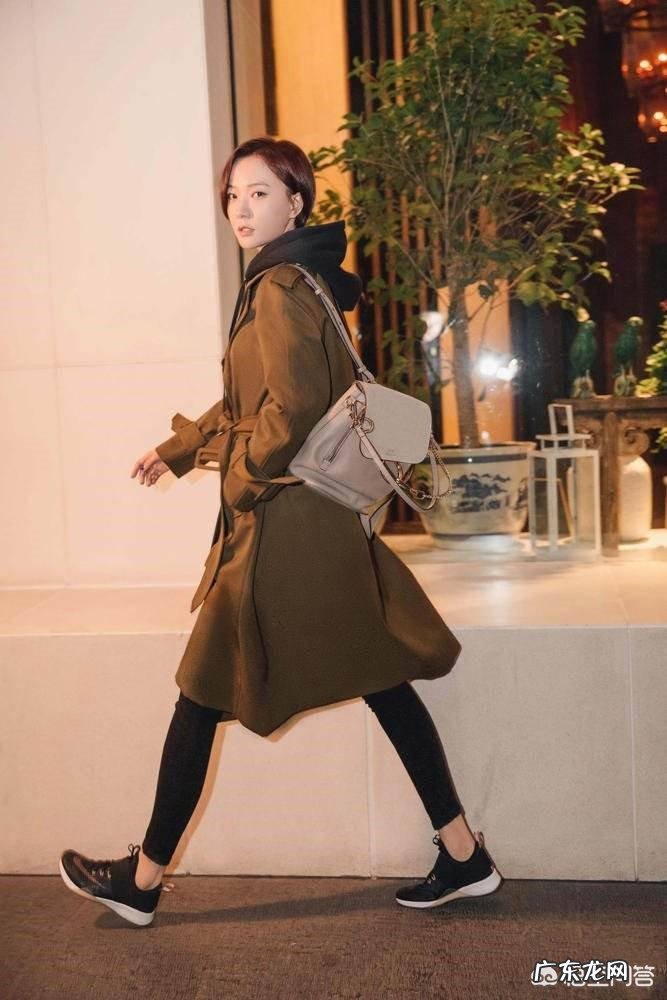 怎样搭有帽子的风衣？