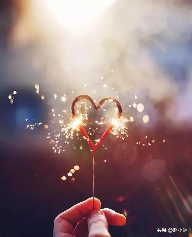 怎么理解我爱你,心里眼里,却不曾亲口告诉你?