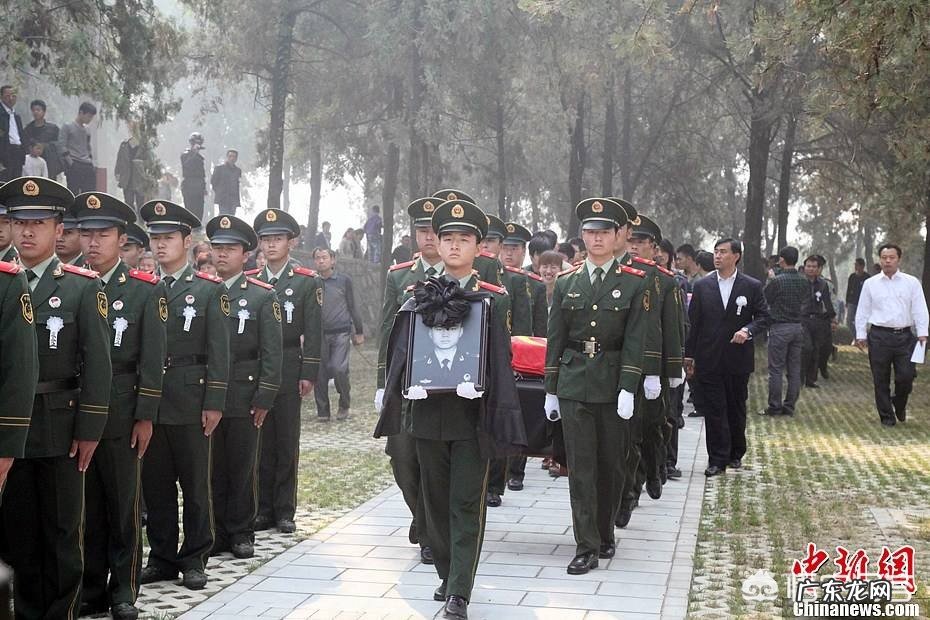 今日清明节有哪些奠怀烈士的诗词?