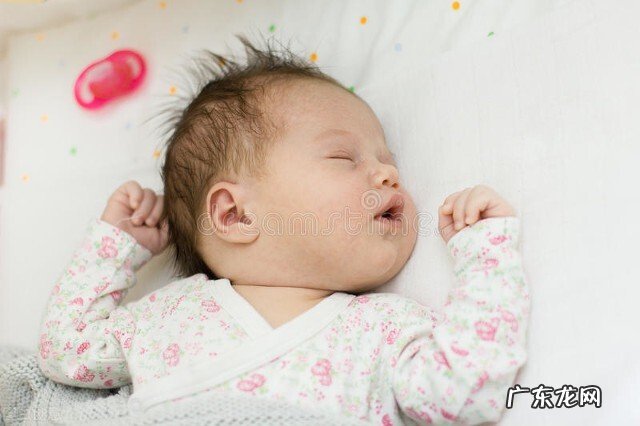 如何看待不给婴儿喝水,不把尿等现代育儿观念?