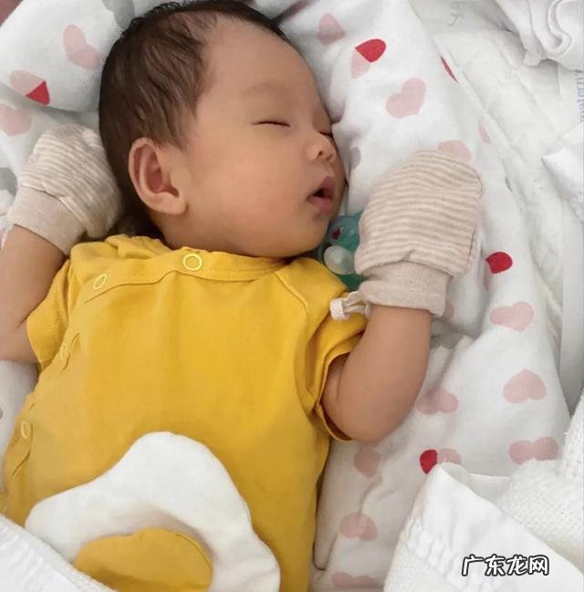 如何看待不给婴儿喝水,不把尿等现代育儿观念?