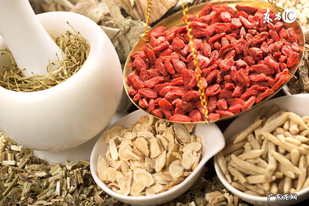 怎样能让胸变大一点 怎么可以让胸大