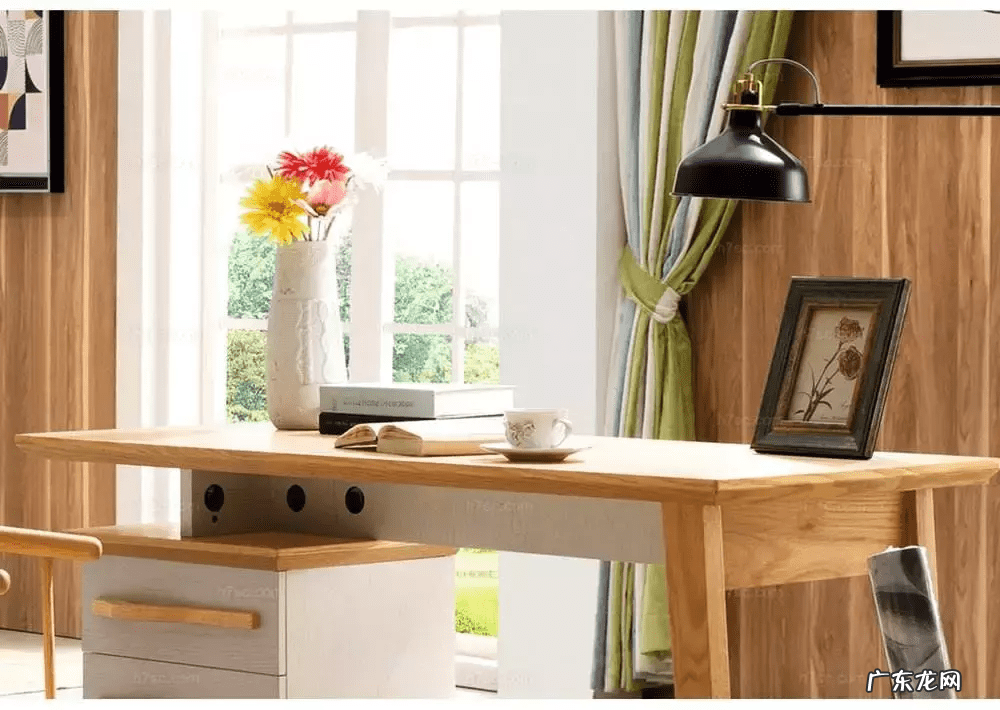 家里书桌背对着门坐好不好 书桌背靠门风水