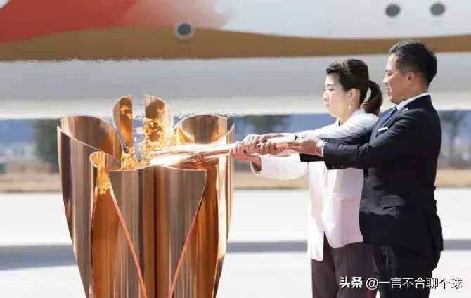 奥运圣火到达日本首日状况百出：官员迟到、圣火熄灭，你认为2020东京奥运会将会如期举行吗？