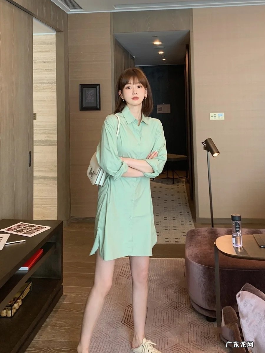 初夏如何搭配衬衫裙,有哪些时髦又实用的穿法?