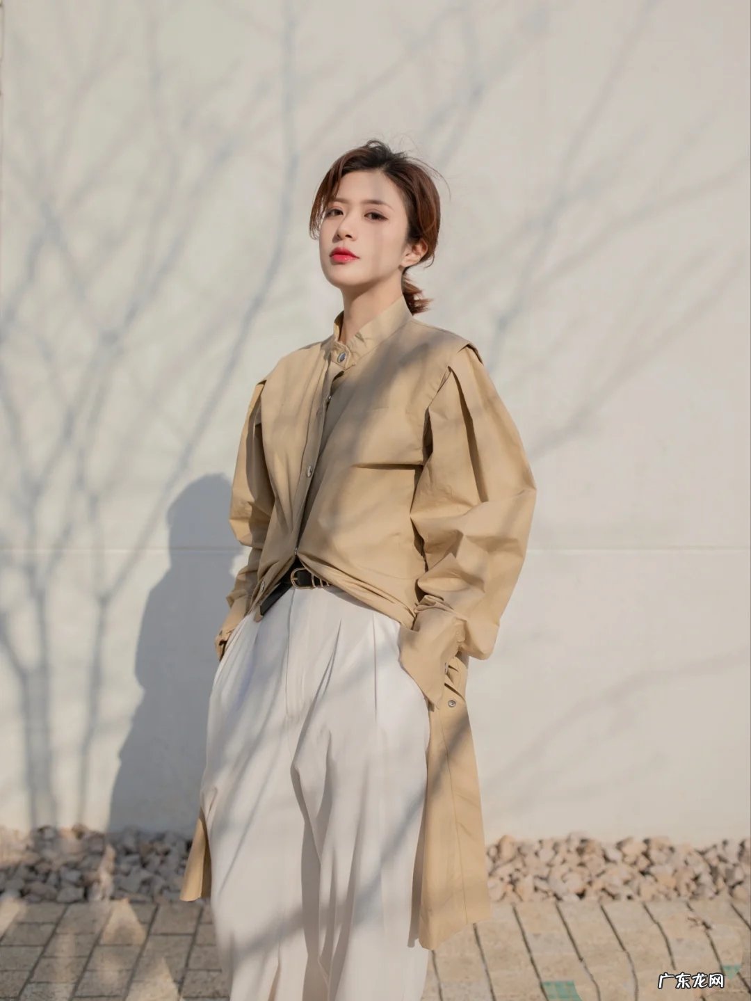 初夏如何搭配衬衫裙，有哪些时髦又实用的穿法？