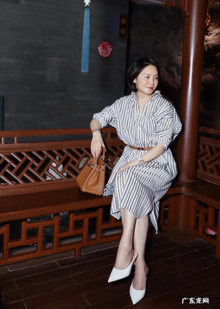 初夏如何搭配衬衫裙，有哪些时髦又实用的穿法？