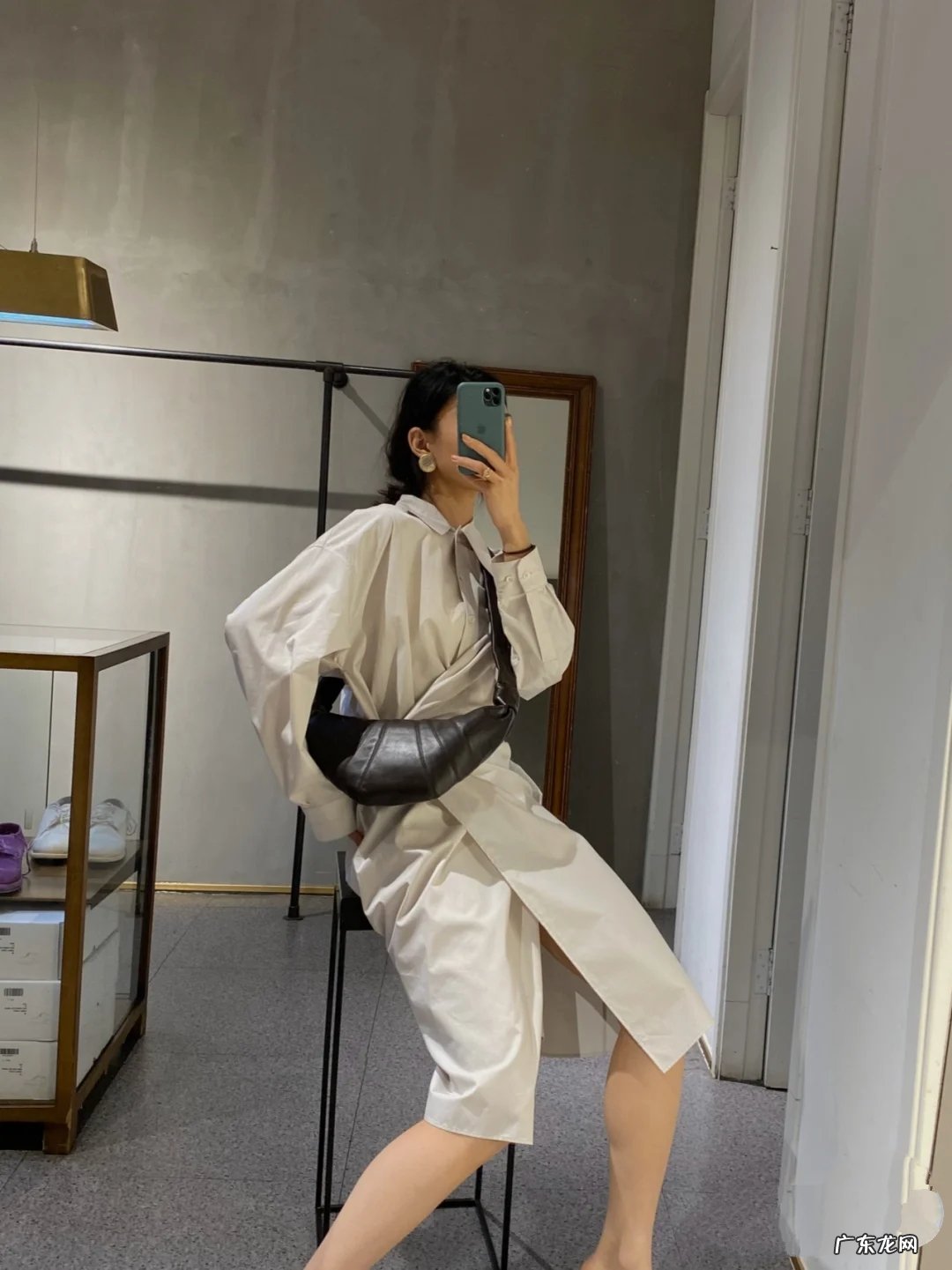 初夏如何搭配衬衫裙，有哪些时髦又实用的穿法？