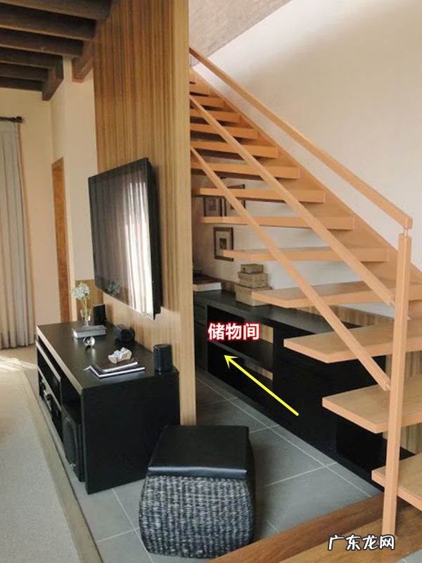 楼梯底下电视墙效果图 电视墙在楼梯下好不好