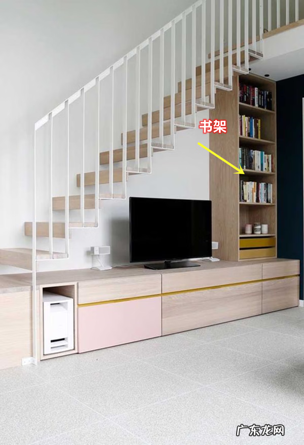 楼梯底下电视墙效果图 电视墙在楼梯下好不好