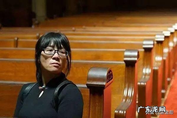 余秀华为何要色解唐诗？让自己站在刀刃上？