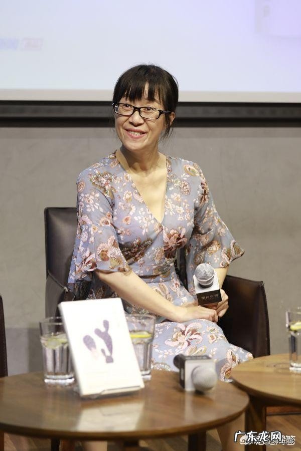 余秀华为何要色解唐诗？让自己站在刀刃上？