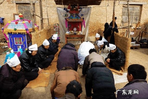 家中老人的遗像,去世多年了,应该放在哪里好呢?