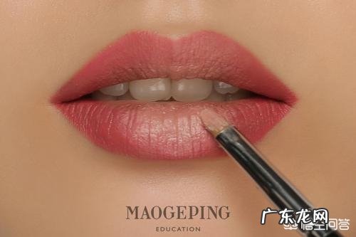 如何通过化妆让唇部有立体感?