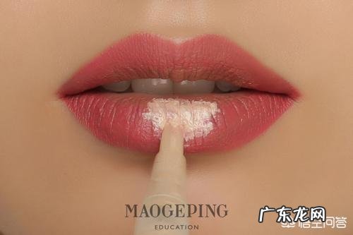 如何通过化妆让唇部有立体感?