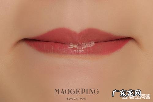 如何通过化妆让唇部有立体感?