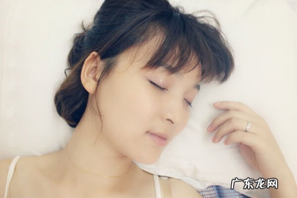 为啥少白头有福 额头中长白发不养娘