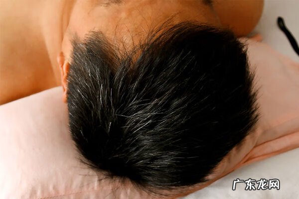 为啥少白头有福 额头中长白发不养娘