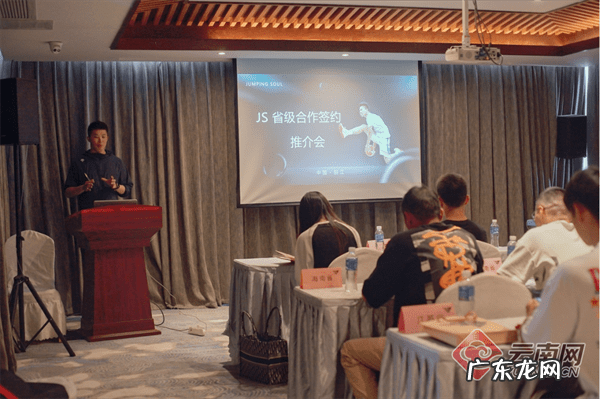 蹦床灌篮 蹦床篮球比赛