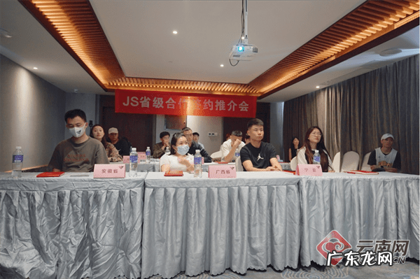 蹦床灌篮 蹦床篮球比赛