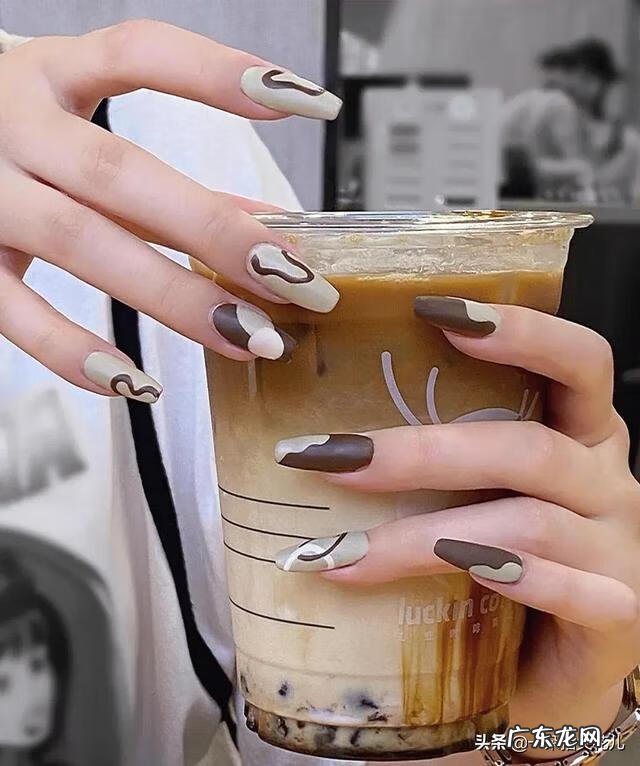 最简单的美甲图案 简单美甲图案大全