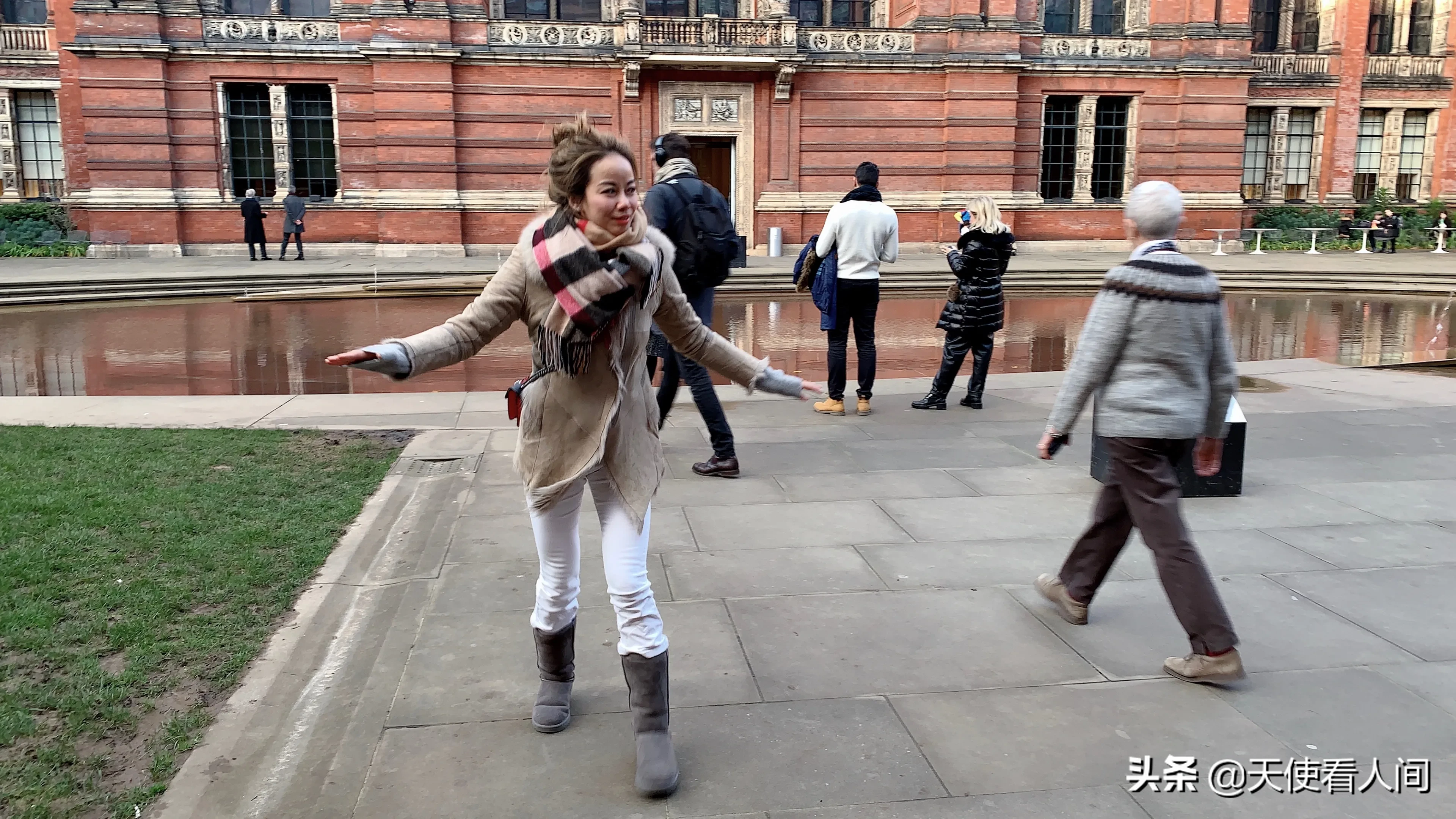 女生怎么搭配出英伦风?