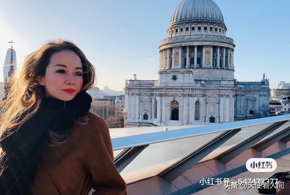 女生怎么搭配出英伦风?