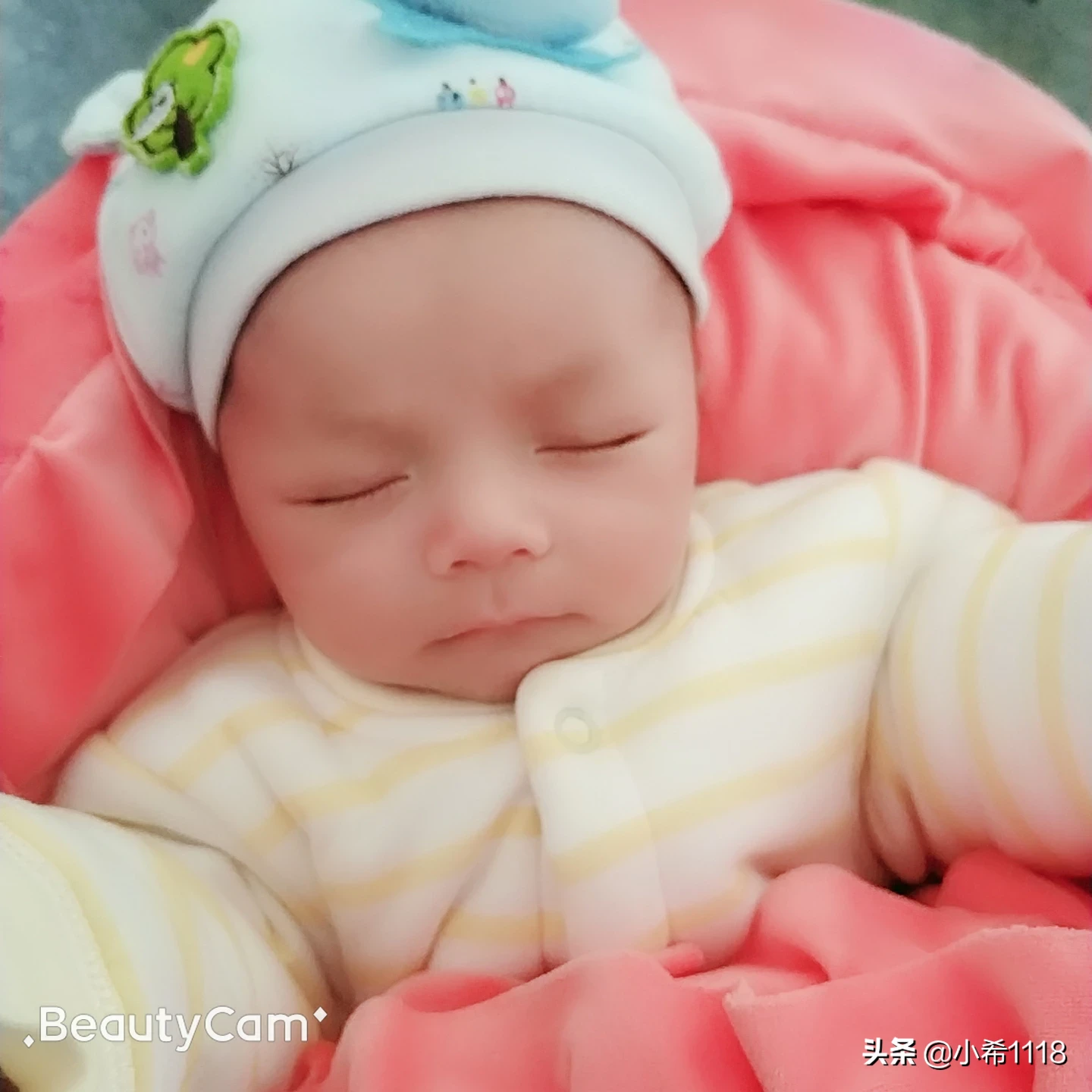 刚出生的小宝宝可以拍照片吗?