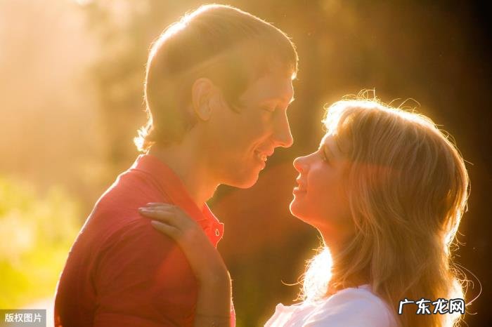 一句话解释爱情是什么意思 用一句话来形容爱情破碎了回不去的