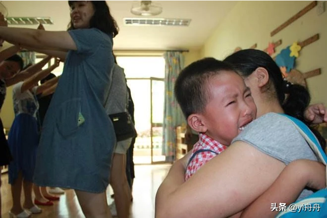 幼儿园小班小孩入园哭泣,怎么解决?