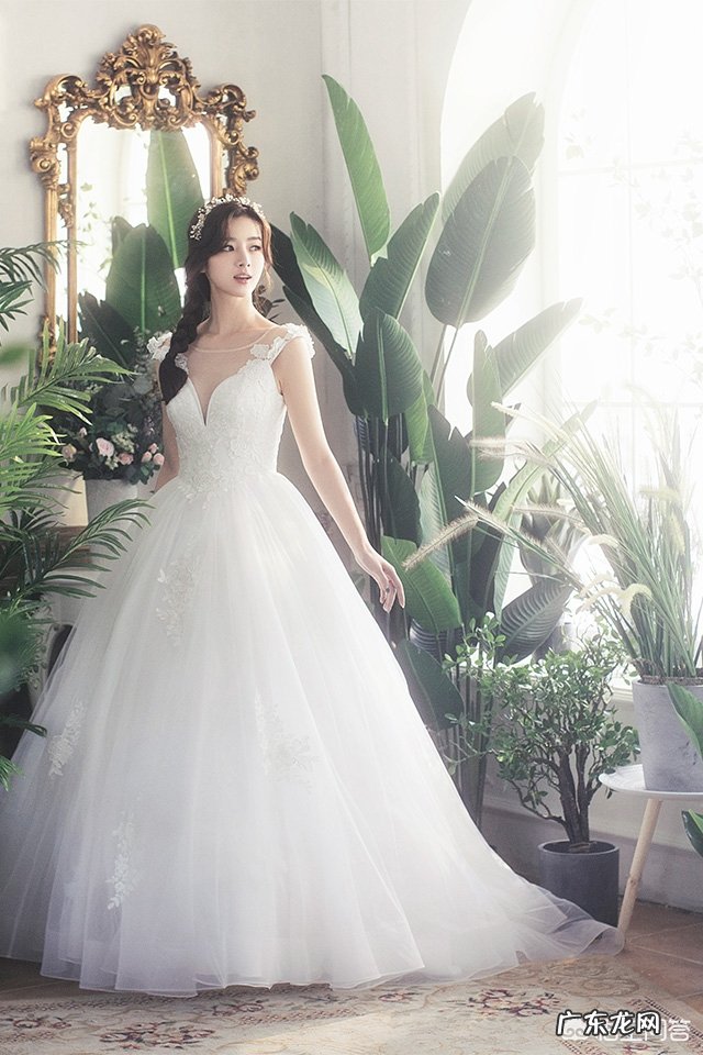 想拍美美的婚纱照,婚纱礼服该如何选择?