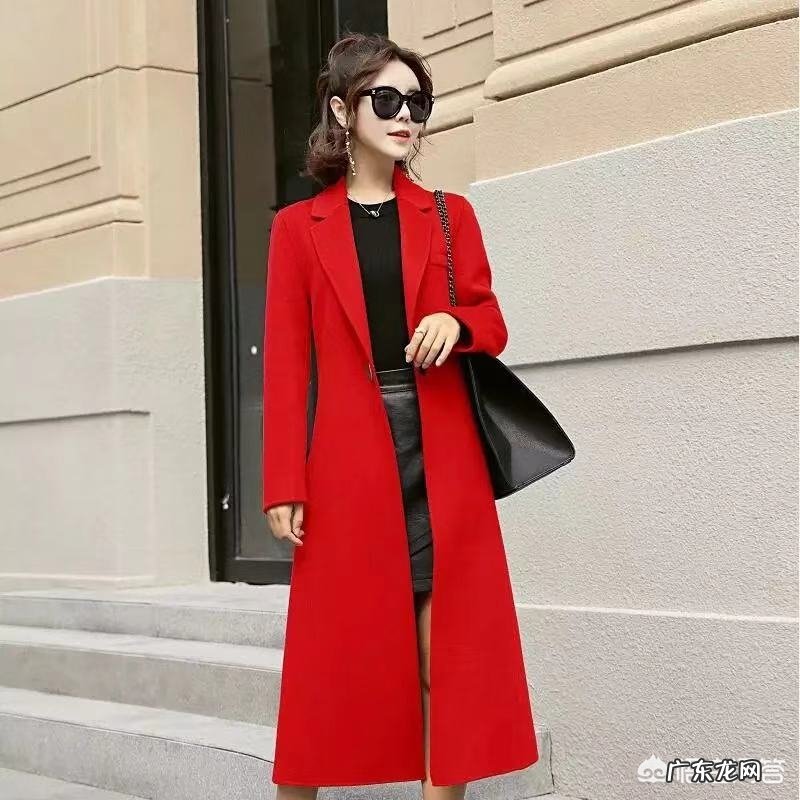 如何搭配红色大衣才不会显得俗气还好看呢?