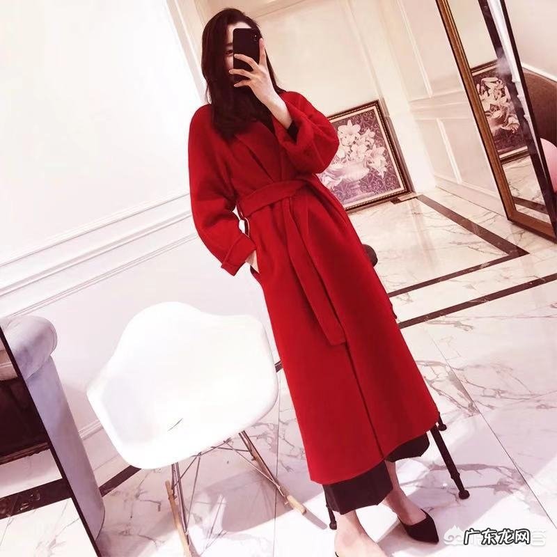 如何搭配红色大衣才不会显得俗气还好看呢?