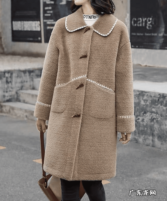 小香风外套搭配什么裤子 韩版小香风水貂绒外套