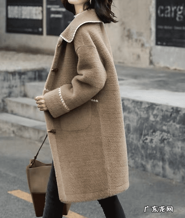 小香风外套搭配什么裤子 韩版小香风水貂绒外套